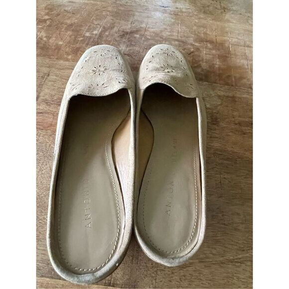 ANTONIO MELANI Suede Beige Mules Women's with a small comfortable heel 7.5 - Picture 3 of 6